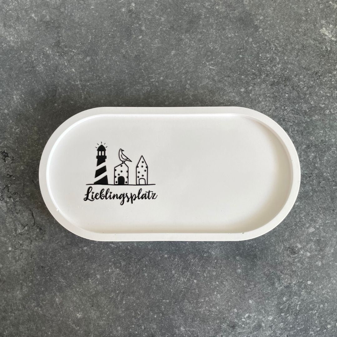 Ovale Platte mit Sticker "Lieblingsplatz"