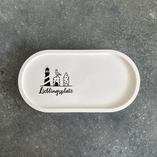 Ovale Platte mit Sticker "Lieblingsplatz"